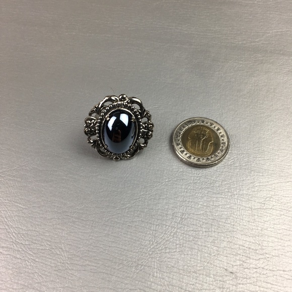 Vintage sterling silver large hematite ring in decorative setting - Picture 5 of 11